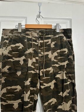 American Eagle Camo Jogger Pants Size 18 Regular